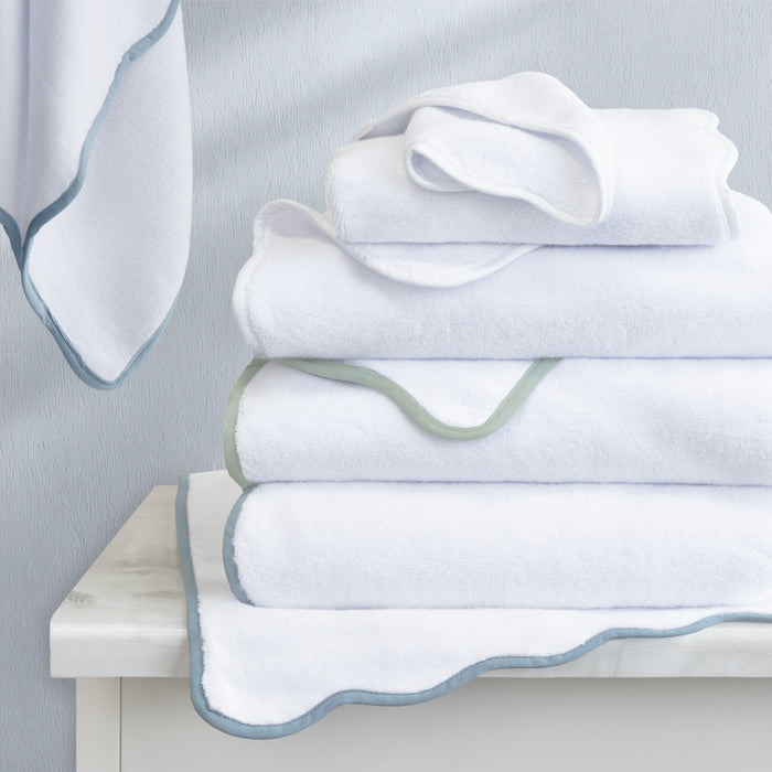 Blue Scalloped Plush White Bath Sheet