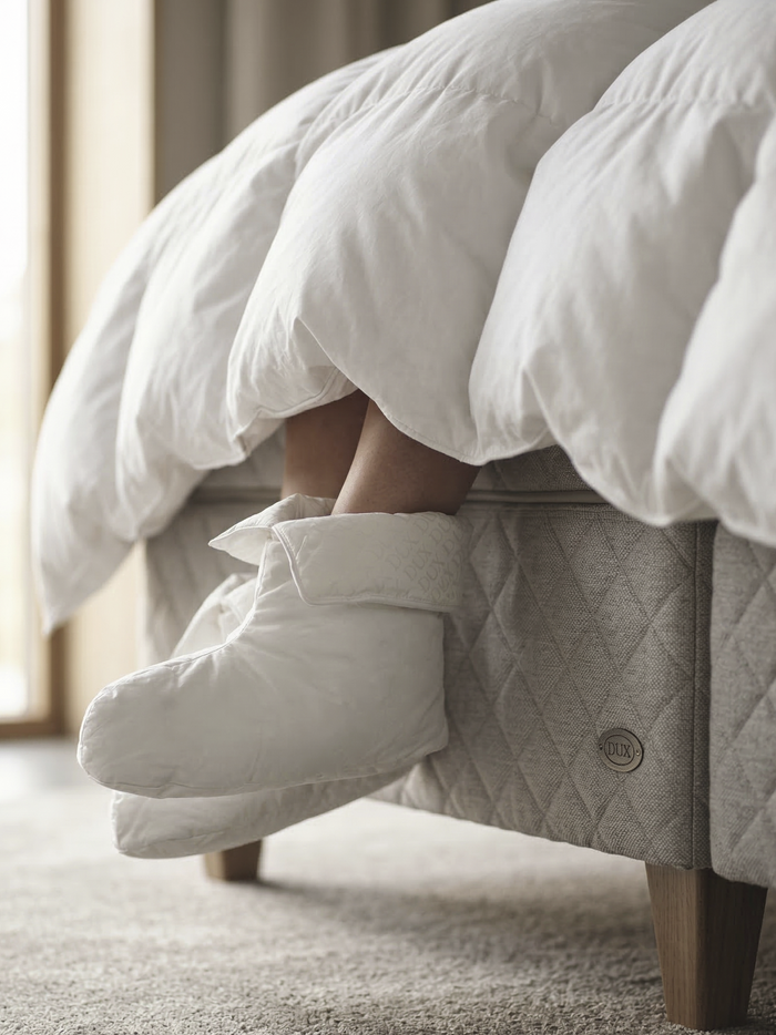DUX Daunenschuhe – federleichter Komfort, praktisch verpackt