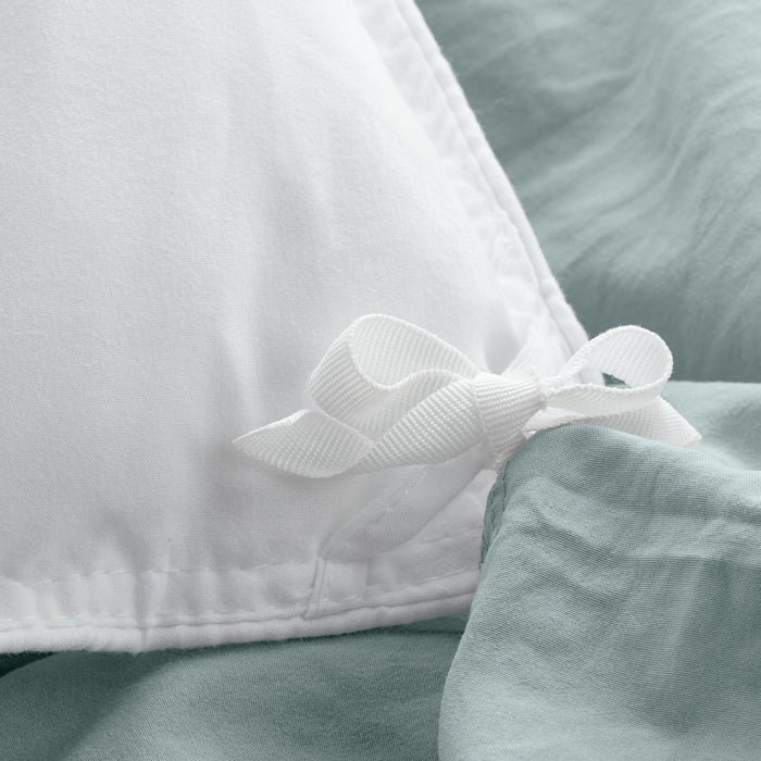 Close up of cloth ties for attaching duvet insert to inside of duvet cover